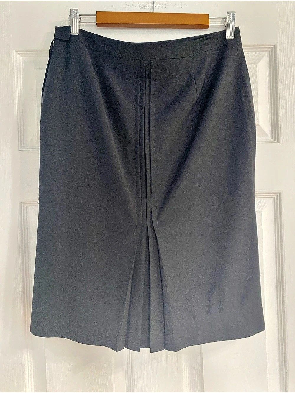Club Monaco Pleated Midi Skirt in Black Size 6 Like New